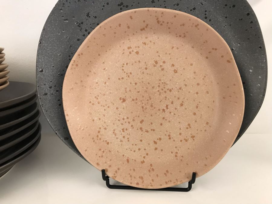 (8) B&B Grey Dinner Plates And (8) B&B Salmon Salad Plates Retails $336 [Photo 4]