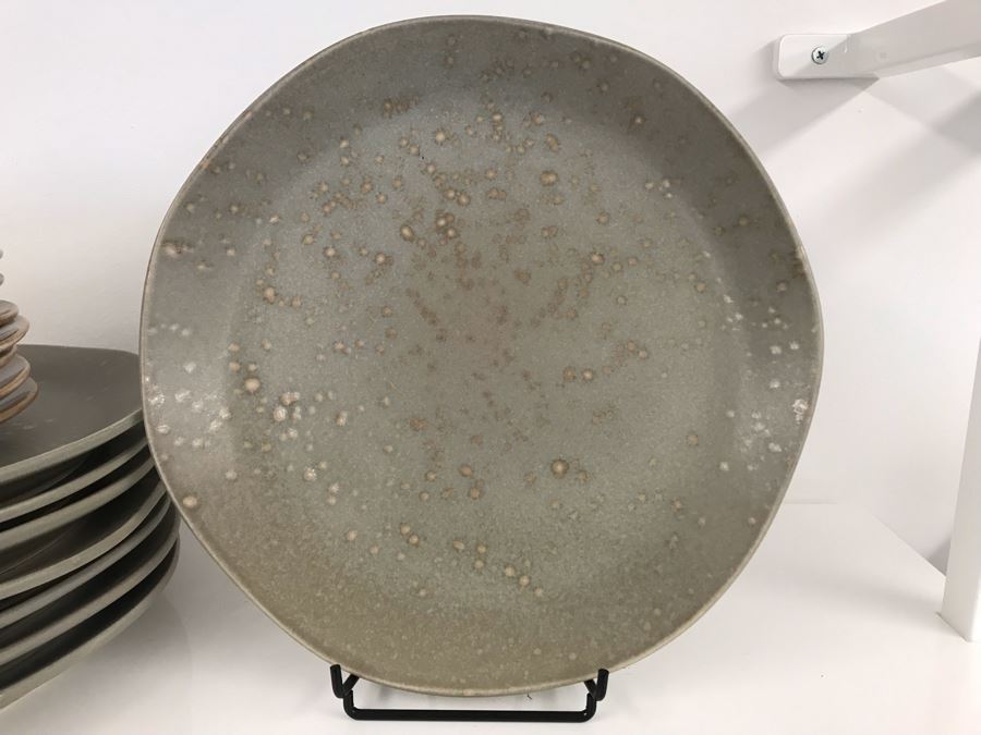 Set Of (8) 70's Dessert 7' Plates and (8) B&B Ceramics Dinner 11' Plates Retails $280 [Photo 9]