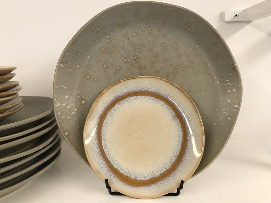 Set Of (8) 70's Dessert 7' Plates and (8) B&B Ceramics Dinner 11' Plates Retails $280 [Photo 2]