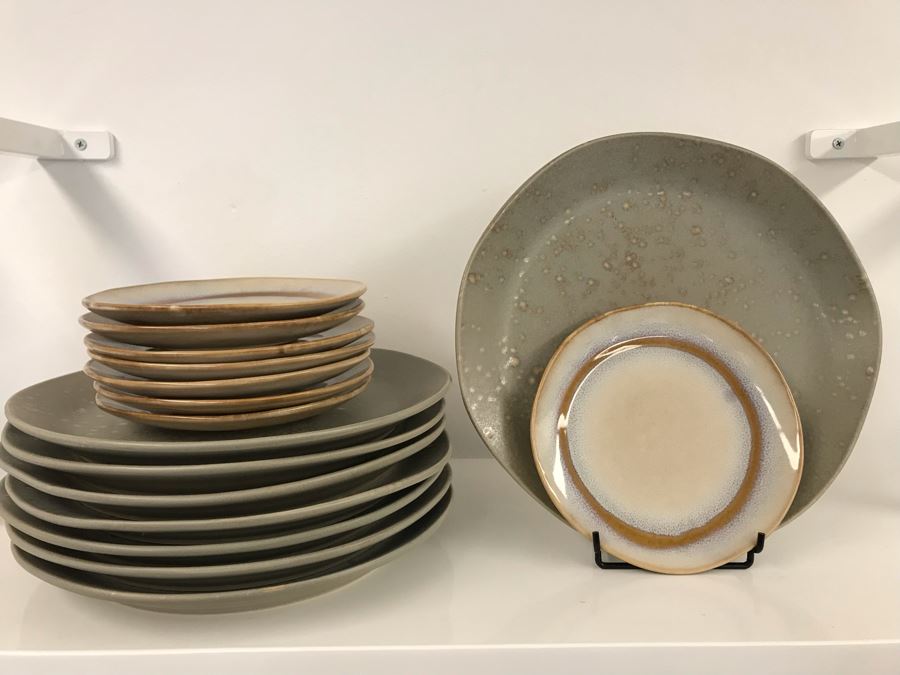 Set Of (8) 70's Dessert 7' Plates and (8) B&B Ceramics Dinner 11' Plates Retails $280 [Photo 3]