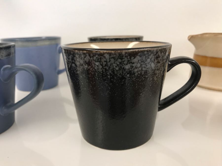 (4) 70s Coffee Cups And (2) 70s Creamers Retails $98 [Photo 6]