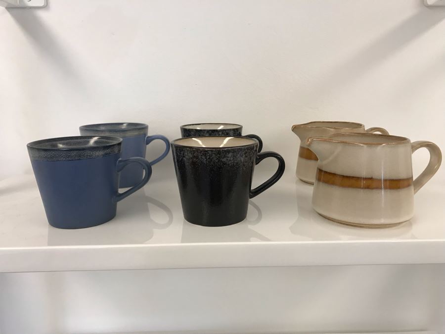 (4) 70s Coffee Cups And (2) 70s Creamers Retails $98