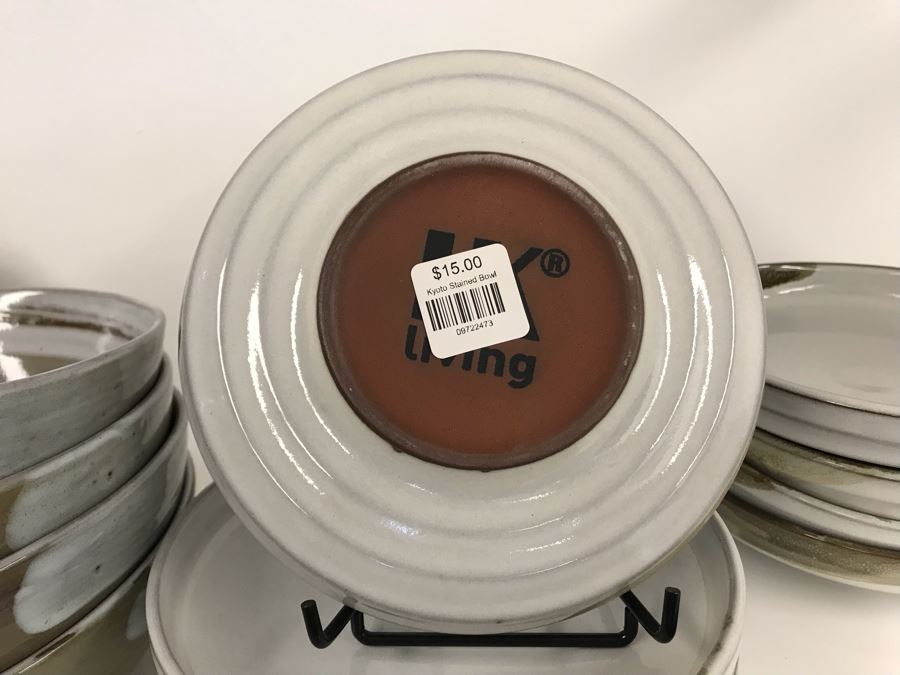 Set Of (8) HK Living Kyoto Brushed 7' Bowls And (8) HK Living Kyoto Stained 6.25' Bowls Retails $240 [Photo 11]