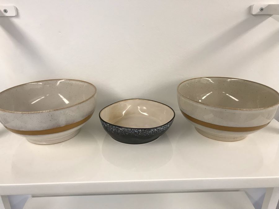 Pair Of Large 70s 9R Bowls By HK Living And 70s Pasta 7R Bowl By HK Living Retails $114 [Photo 3]