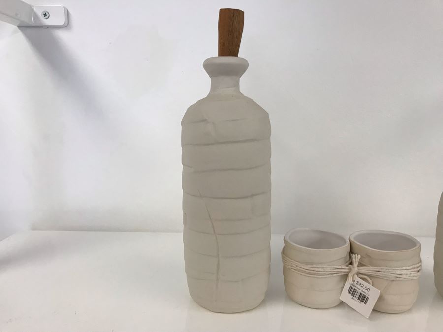 Pair Of Japanese Sake Bottles And Pair Of Japanese Sake Cups Retails $98 [Photo 8]
