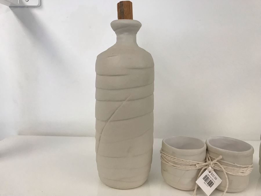 Pair Of Japanese Sake Bottles And Pair Of Japanese Sake Cups Retails $98 [Photo 6]