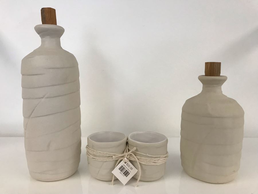Pair Of Japanese Sake Bottles And Pair Of Japanese Sake Cups Retails $98