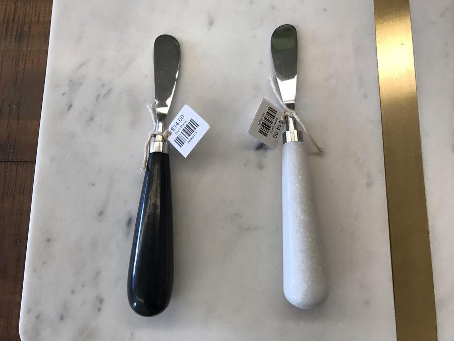 White Stone With Brass Inlay Cheese Board With Black And White Marble Cheese Knives Retails $98 [Photo 4]