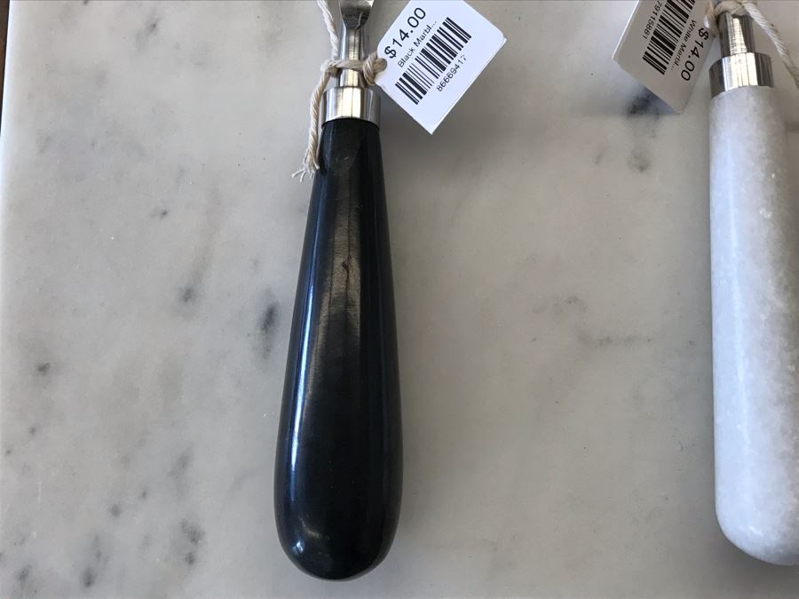 White Stone With Brass Inlay Cheese Board With Black And White Marble Cheese Knives Retails $98 [Photo 5]