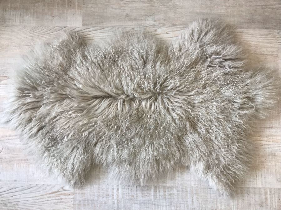 Sheepskin Throw Rug 43 X 24 [Photo 2]