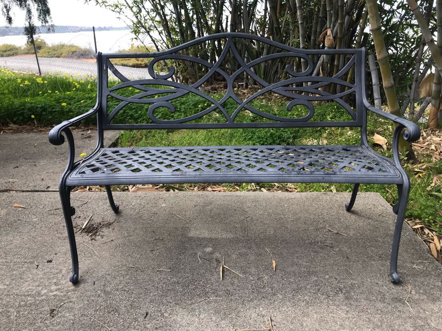 Outdoor Metal Bench [Photo 2]