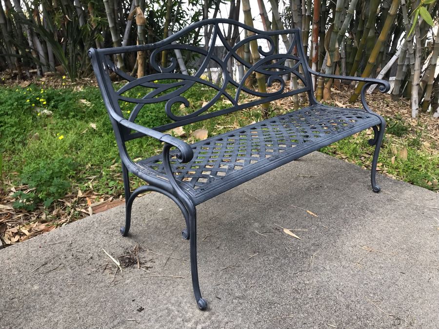 Outdoor Metal Bench [Photo 4]