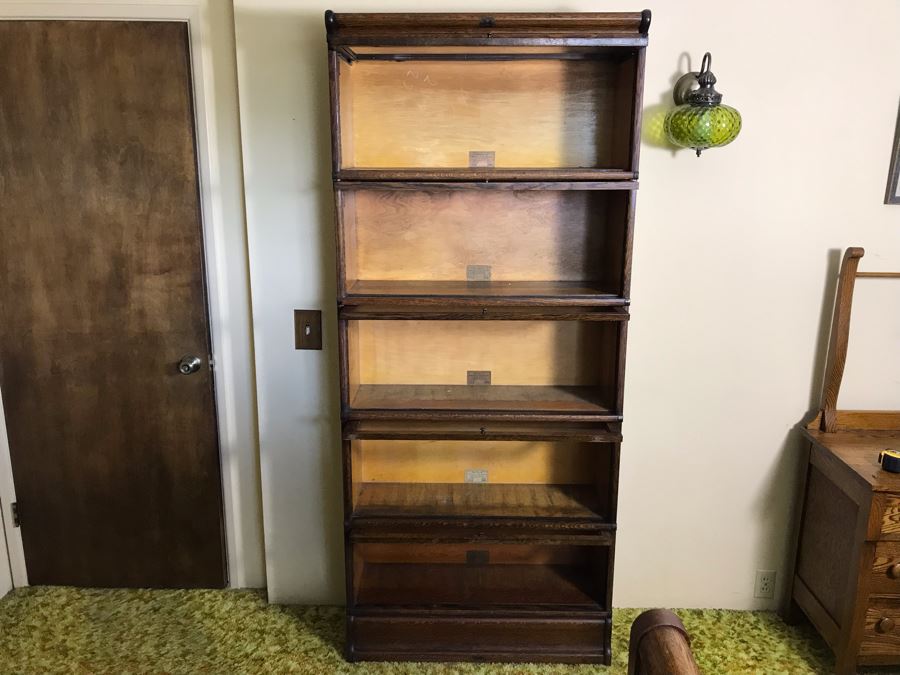 Striking Globe Wernicke Antique Tiger Oak Sectional Bookcase With (5) Bookcases, Base And Top 34W X 12D X 79H (Photo Shows Front / Side View) [Photo 18]