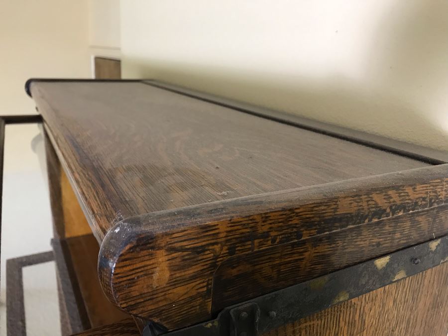 Striking Globe Wernicke Antique Tiger Oak Sectional Bookcase With (5) Bookcases, Base And Top 34W X 12D X 79H (Photo Shows Front / Side View) [Photo 23]