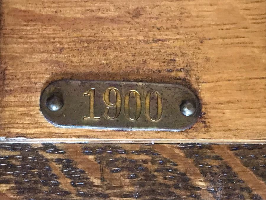 Striking Globe Wernicke Antique Tiger Oak Sectional Bookcase With (5) Bookcases, Base And Top 34W X 12D X 79H (Photo Shows Front / Side View) [Photo 17]