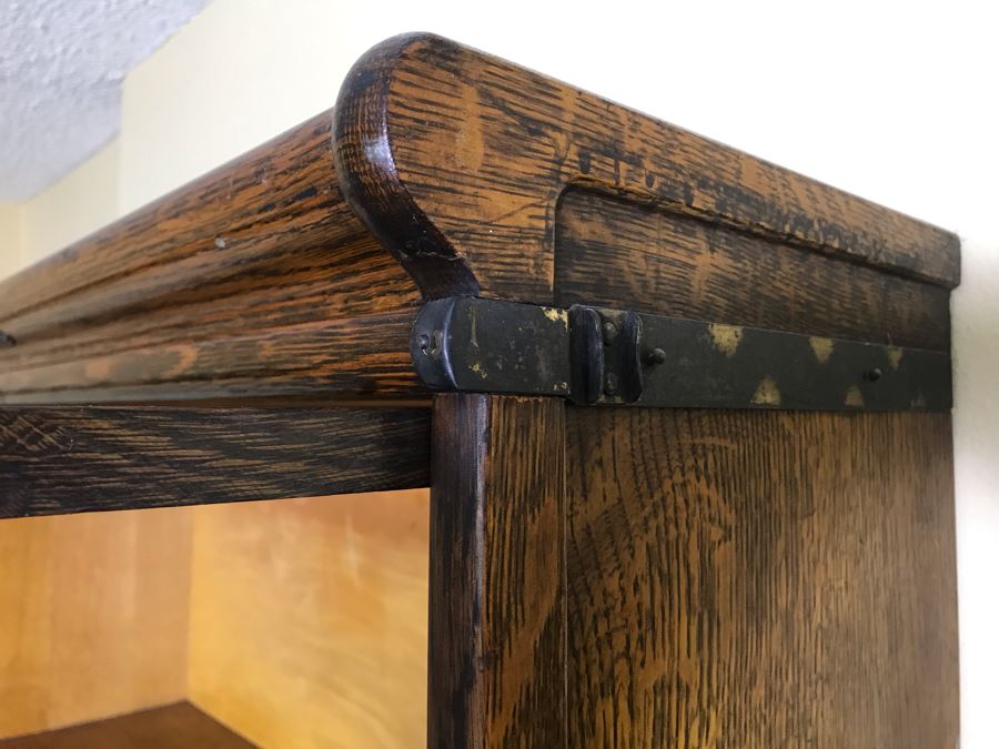 Striking Globe Wernicke Antique Tiger Oak Sectional Bookcase With (5) Bookcases, Base And Top 34W X 12D X 79H (Photo Shows Front / Side View) [Photo 22]