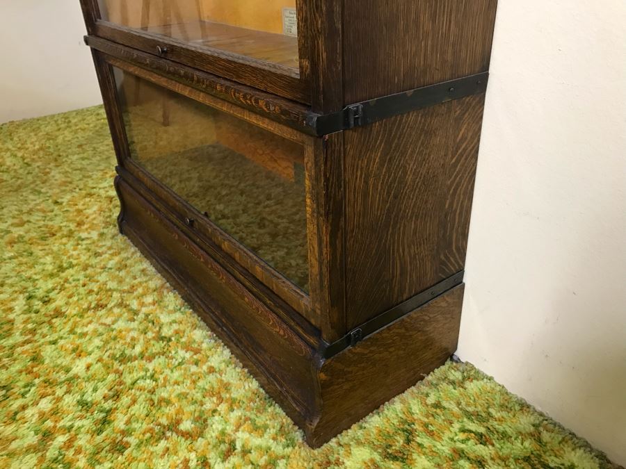 Striking Globe Wernicke Antique Tiger Oak Sectional Bookcase With (5) Bookcases, Base And Top 34W X 12D X 79H (Photo Shows Front / Side View) [Photo 10]