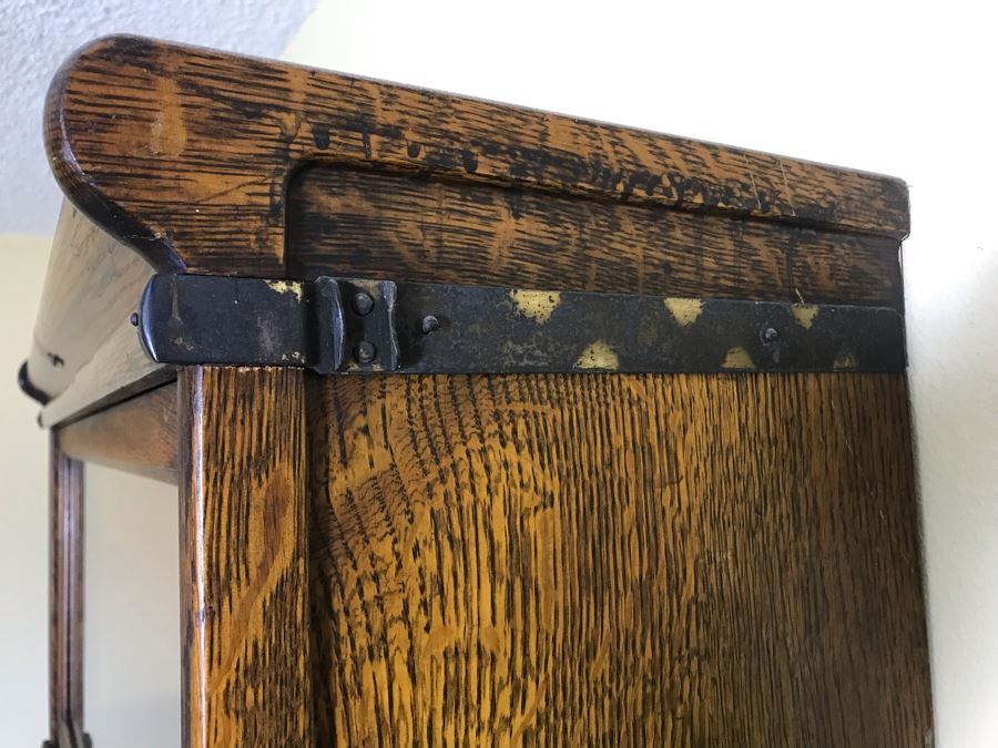 Striking Globe Wernicke Antique Tiger Oak Sectional Bookcase With (5) Bookcases, Base And Top 34W X 12D X 79H (Photo Shows Front / Side View) [Photo 11]