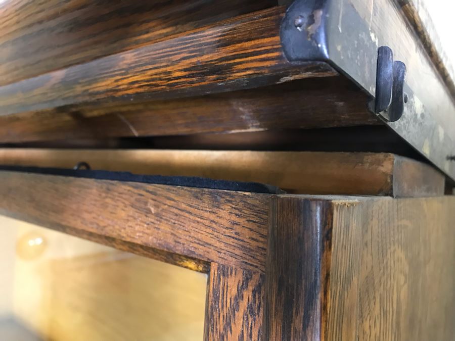 Striking Globe Wernicke Antique Tiger Oak Sectional Bookcase With (5) Bookcases, Base And Top 34W X 12D X 79H (Photo Shows Front / Side View) [Photo 26]