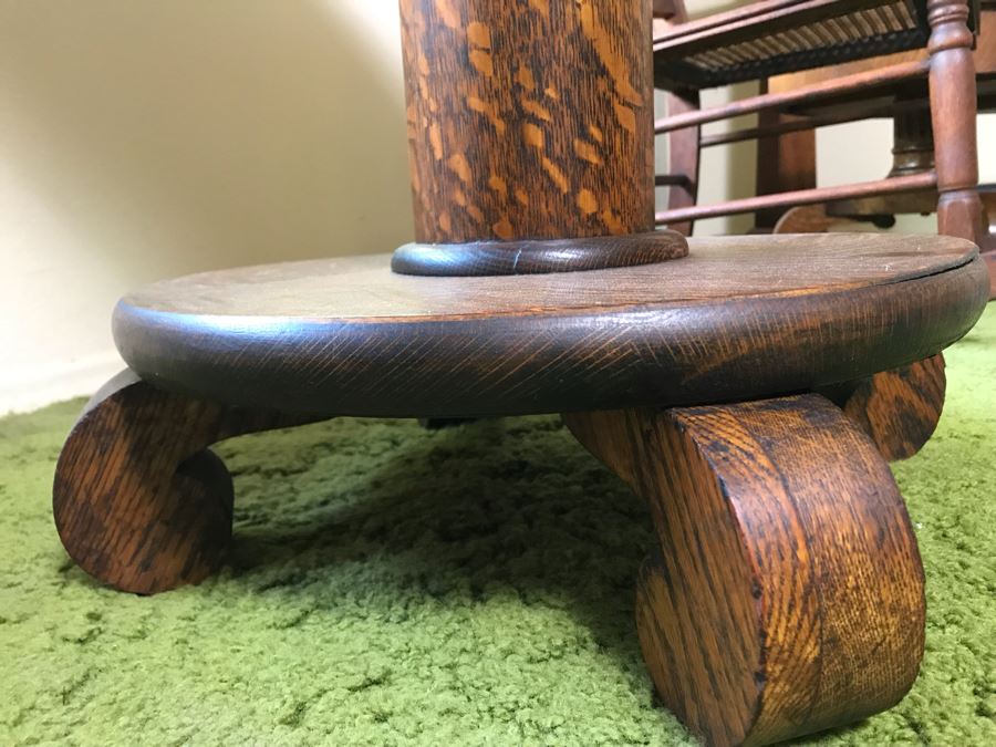 Stunning Antique Tiger Oak Pedestal Table 24R X 29.5H (Some Staining On Top) [Photo 15]