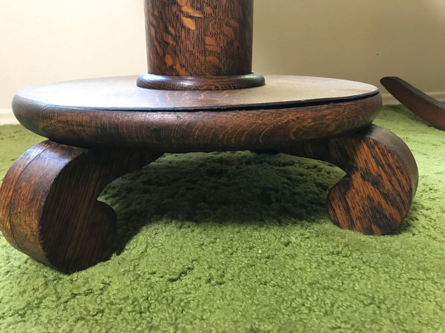 Stunning Antique Tiger Oak Pedestal Table 24R X 29.5H (Some Staining On Top) [Photo 14]