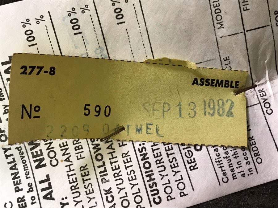 Vintage 1982 Oak Upholstered Sofa Like New [Photo 15]