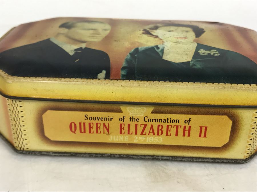 Pair Of Vintage English Tins [Photo 8]