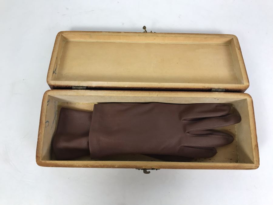 Antique 1910 Flemish Art Co Pyrography Burnt Wooden Box With Pair Of Leather Gloves 11.5W X 4D X 2.75H [Photo 15]