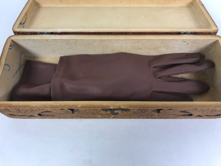 Antique 1910 Flemish Art Co Pyrography Burnt Wooden Box With Pair Of Leather Gloves 11.5W X 4D X 2.75H [Photo 16]