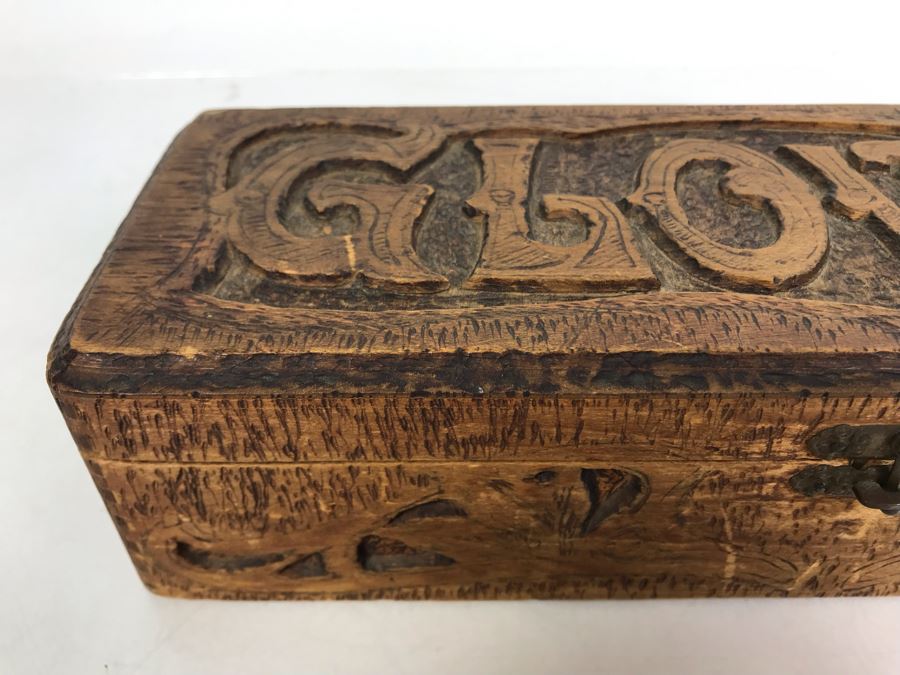 Antique 1910 Flemish Art Co Pyrography Burnt Wooden Box With Pair Of Leather Gloves 11.5W X 4D X 2.75H [Photo 5]