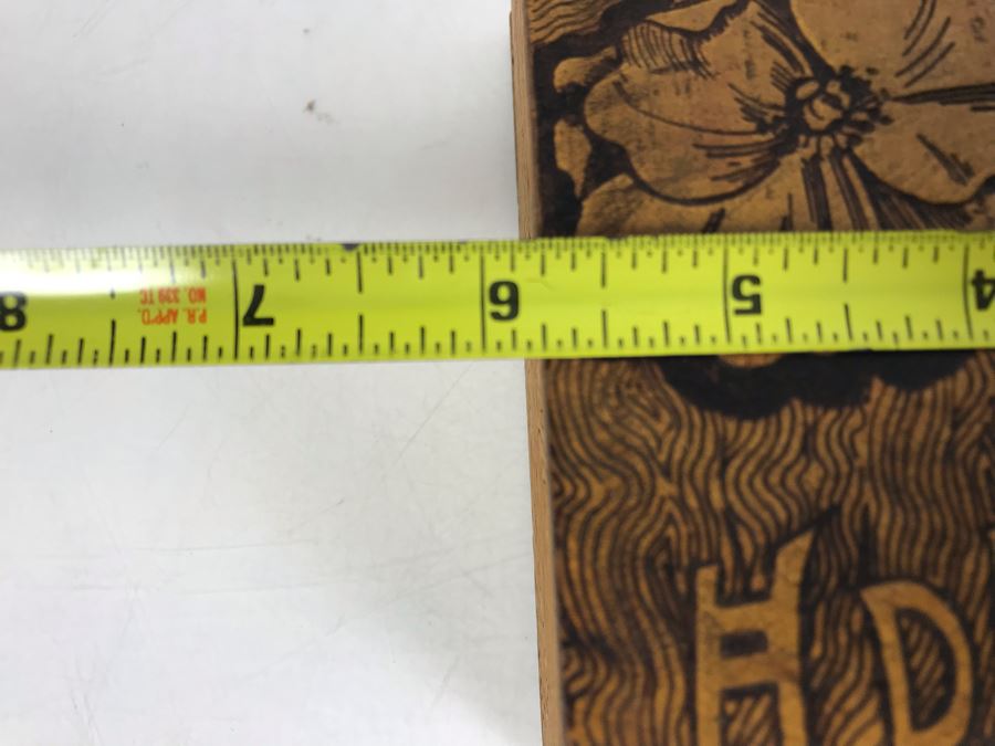 Antique Signed HDKFS Pyrography Burnt Wooden Hankie Box With Vintage Handkerchiefs Flemish Art 6W X 6D X 2H [Photo 17]