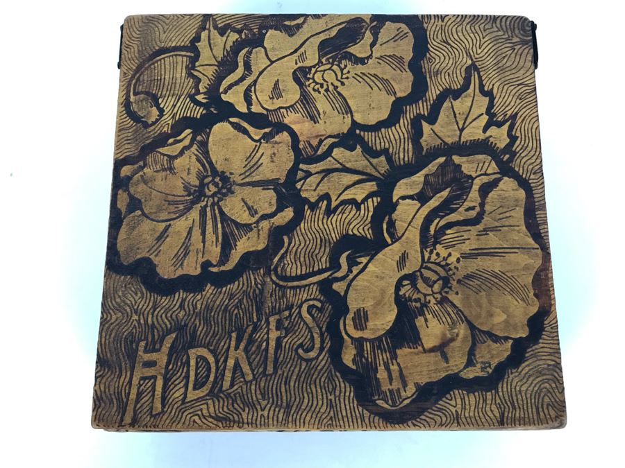 Antique Signed HDKFS Pyrography Burnt Wooden Hankie Box With Vintage Handkerchiefs Flemish Art 6W X 6D X 2H [Photo 3]
