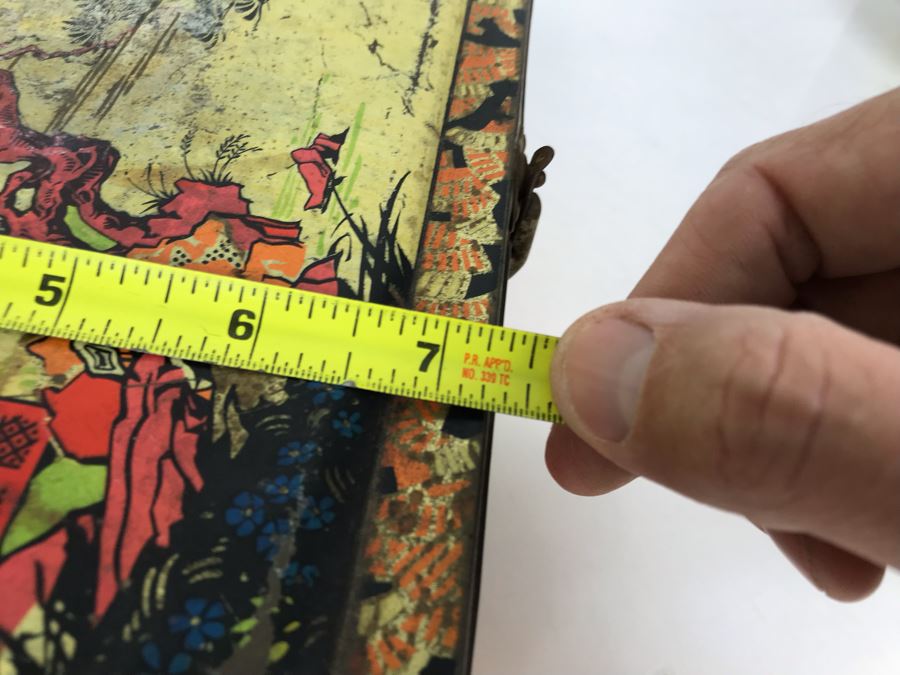 Pair Of Vintage English Tins [Photo 22]