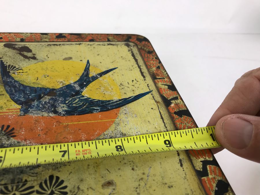 Pair Of Vintage English Tins [Photo 20]