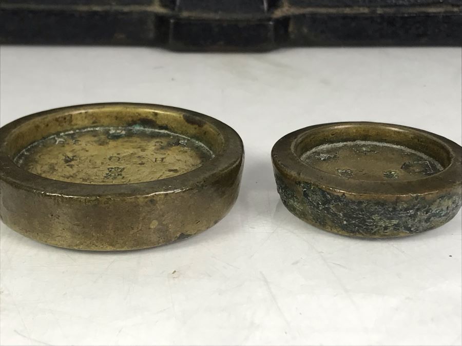 Antique English Cast Iron W & T Avery 4lb Scale With Pair Of English Measuring Weights 14W X 4D X 9H [Photo 17]