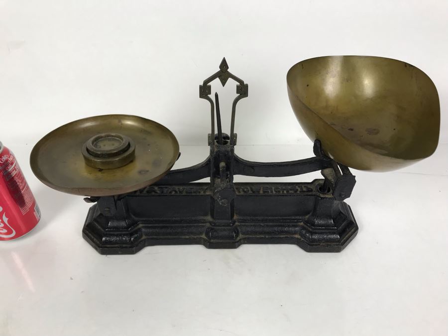 Antique English Cast Iron W & T Avery 4lb Scale With Pair Of English Measuring Weights 14W X 4D X 9H [Photo 3]