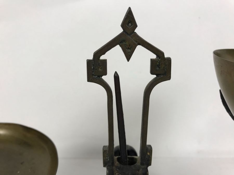 Antique English Cast Iron W & T Avery 4lb Scale With Pair Of English Measuring Weights 14W X 4D X 9H [Photo 7]