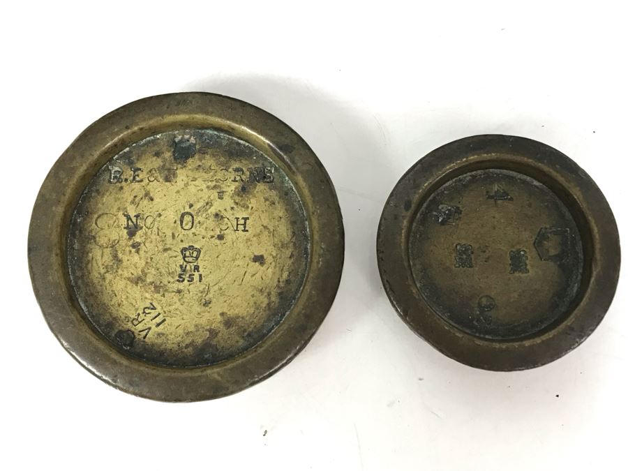 Antique English Cast Iron W & T Avery 4lb Scale With Pair Of English Measuring Weights 14W X 4D X 9H [Photo 2]