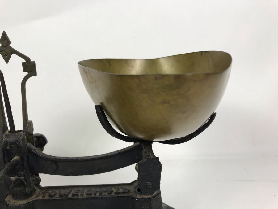 Antique English Cast Iron W & T Avery 4lb Scale With Pair Of English Measuring Weights 14W X 4D X 9H [Photo 5]