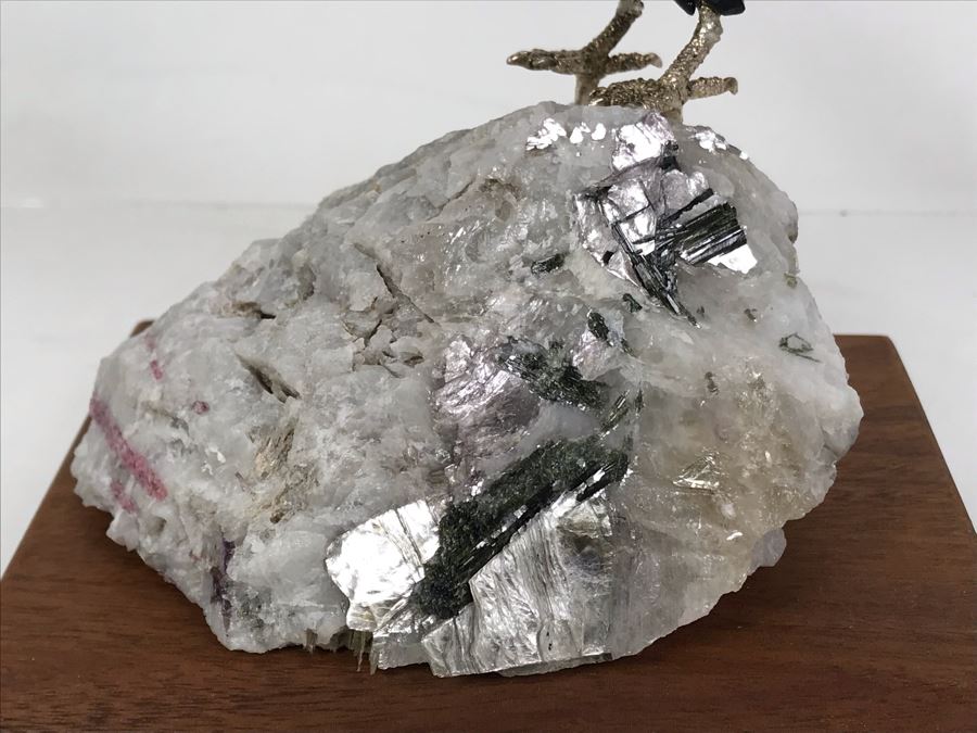 Bald Eagle Bird Figurine Hand-Carved In Semi-Precious Stones With Wooden Stand 5 X 4.5 X 6H [Photo 5]