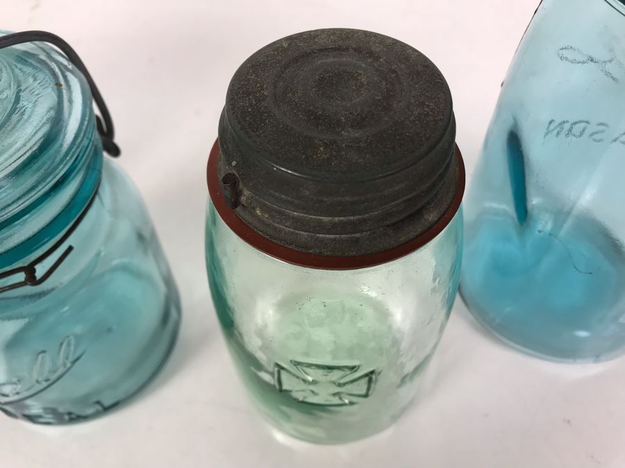 (3) Vintage Blue Colored Ball Jars And (1) Vintage Mason Jar Canning Jars 7H - 6H [Photo 10]