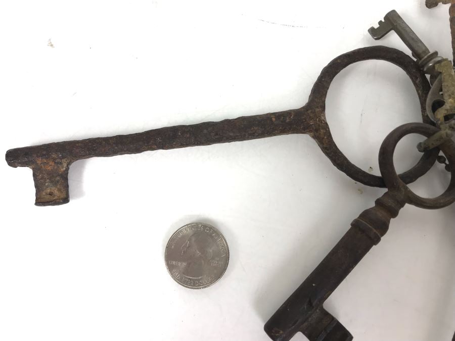 Collection Of Old Keys Including Old Cast Iron Skeleton Keys Treasure Chest Keys [Photo 7]