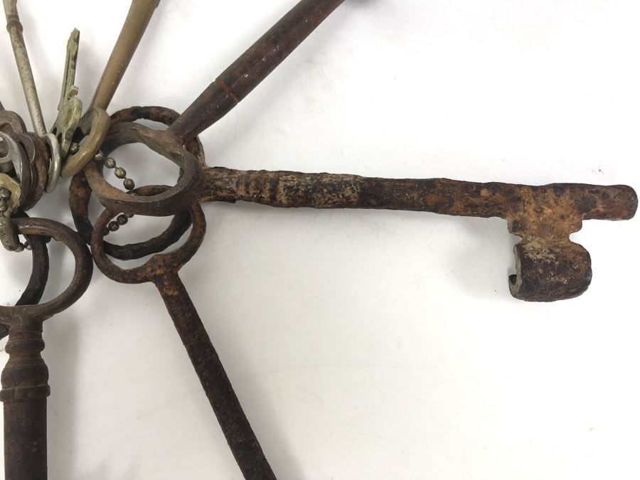 Collection Of Old Keys Including Old Cast Iron Skeleton Keys Treasure Chest Keys [Photo 4]
