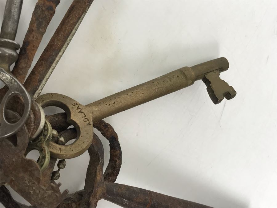 Collection Of Old Keys Including Old Cast Iron Skeleton Keys Treasure Chest Keys [Photo 18]
