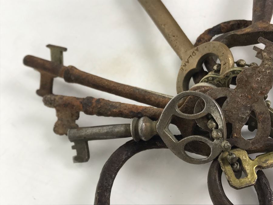 Collection Of Old Keys Including Old Cast Iron Skeleton Keys Treasure Chest Keys [Photo 17]