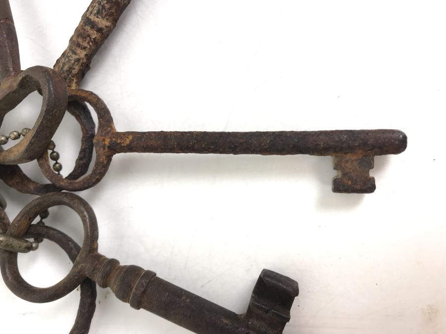 Collection Of Old Keys Including Old Cast Iron Skeleton Keys Treasure Chest Keys [Photo 5]