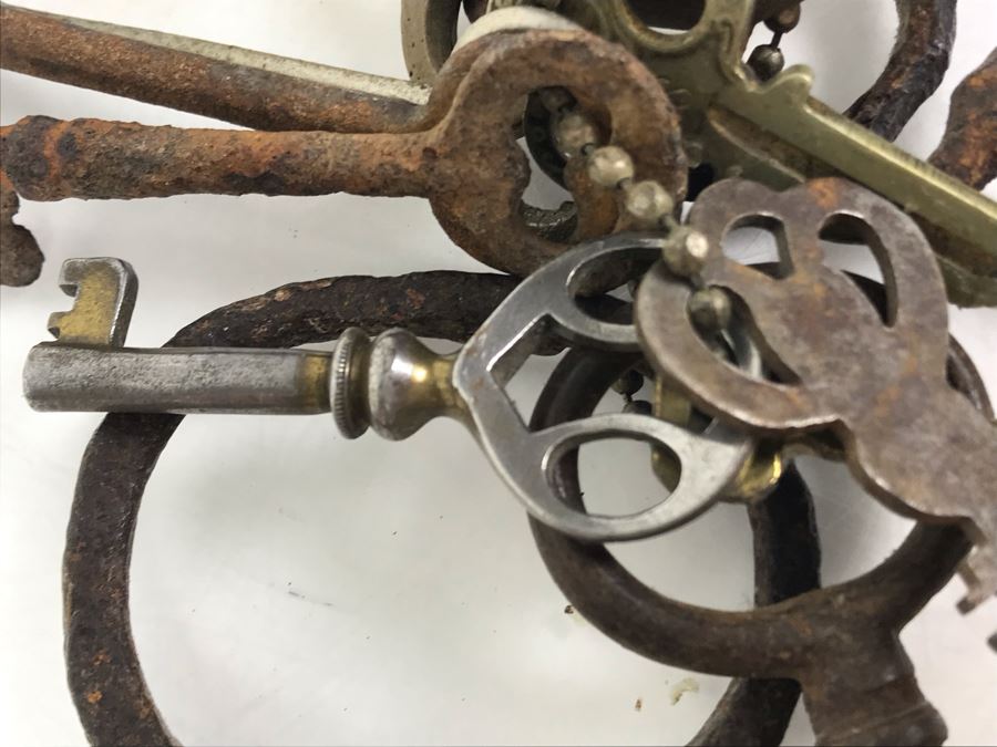 Collection Of Old Keys Including Old Cast Iron Skeleton Keys Treasure Chest Keys [Photo 16]