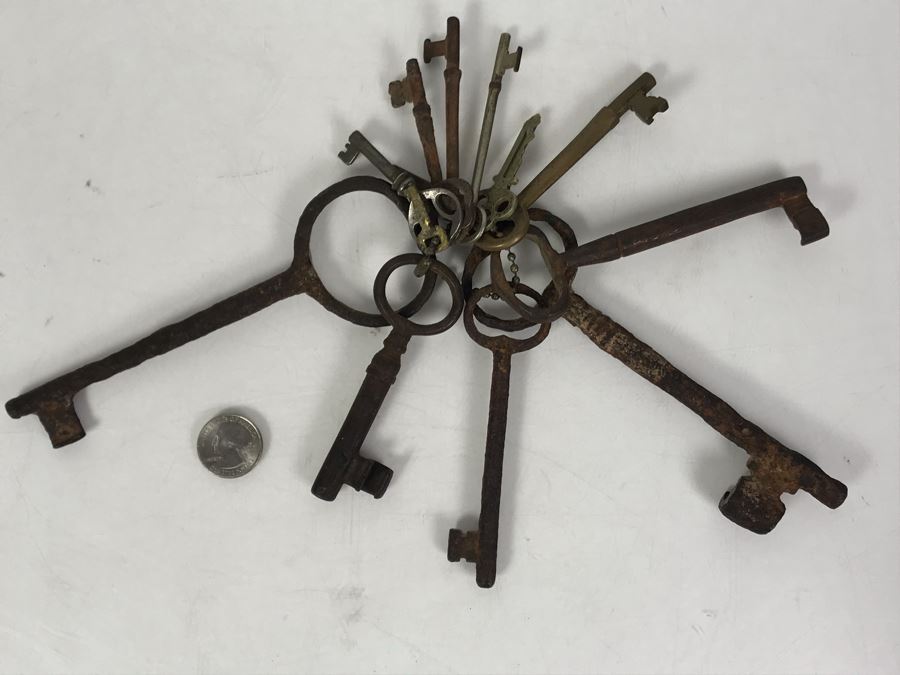 Collection Of Old Keys Including Old Cast Iron Skeleton Keys Treasure Chest Keys [Photo 3]