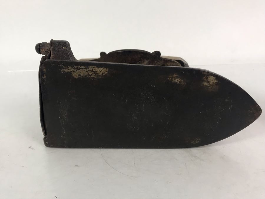 Antique Cast Iron Iron With Wooden Handle [Photo 8]