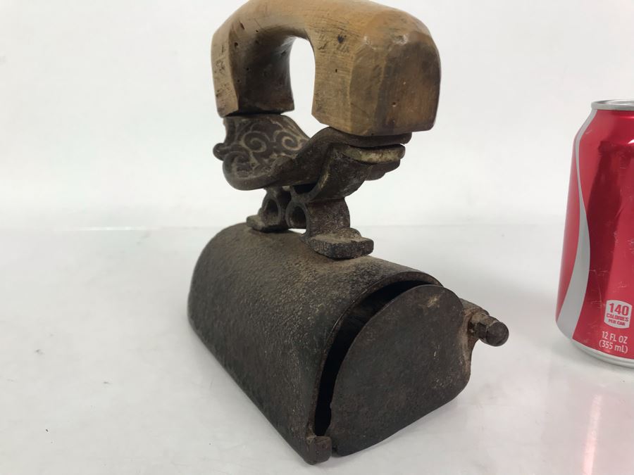 Antique Cast Iron Iron With Wooden Handle [Photo 4]